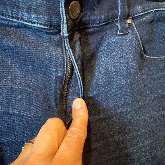 Ann Taylor "The Boot" Modern Fit jeans in a dark indigo wash women’s 10 - Picture 3 of 8